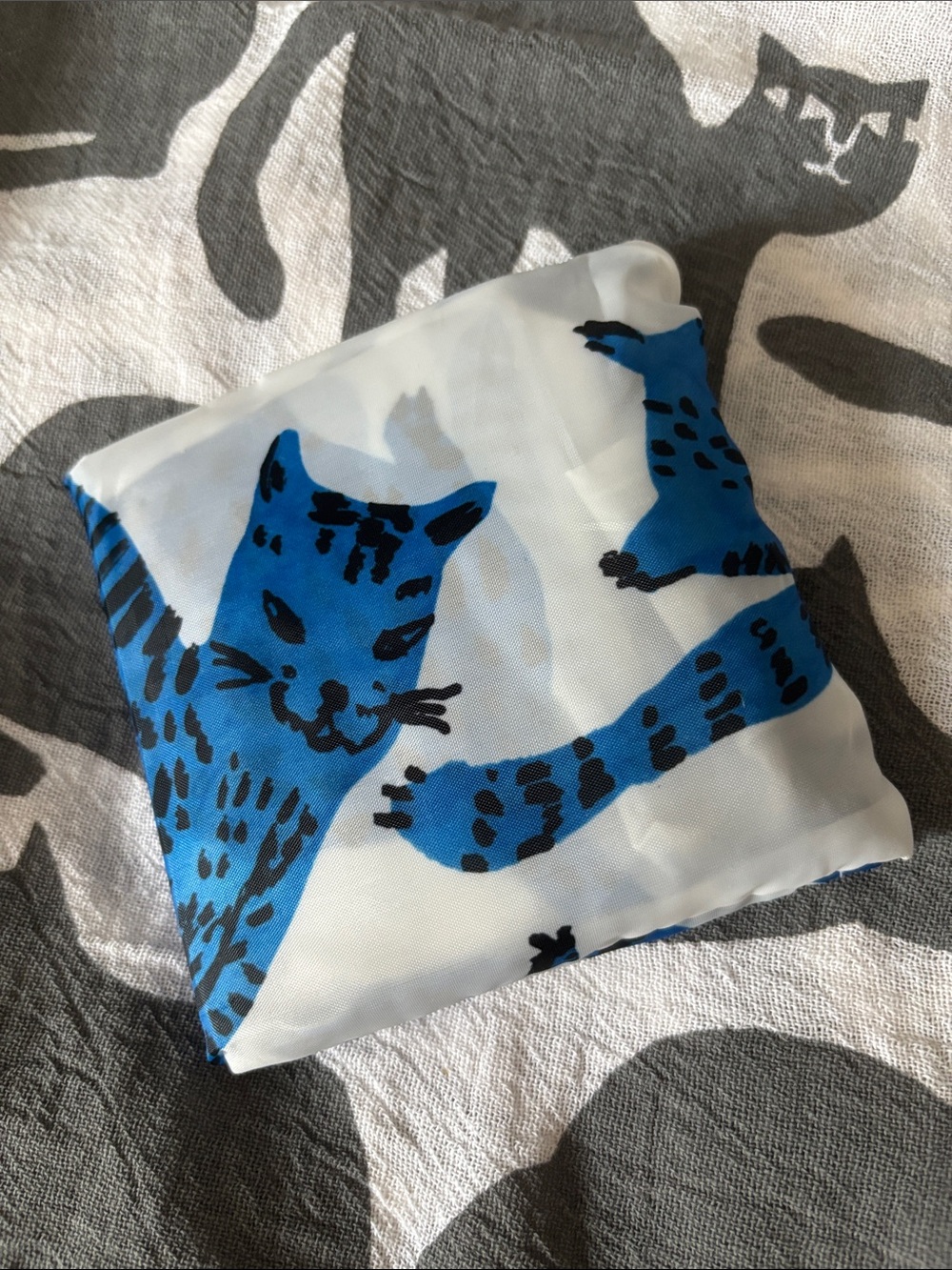 😸IKEA NWT SKYNKE Crazy Blue Cat reusable tote swirling blue felines Warhol-style